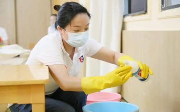 2024年中班保育员工作月计划模板8篇