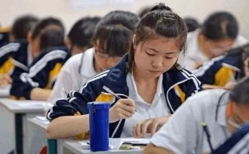 英语教师初二下工作计划6篇