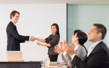 企业财务负责人述职报告8篇